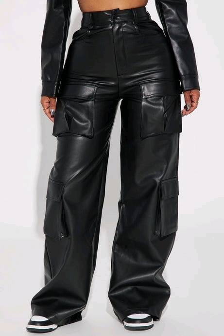 New Women's Medium Fashionova Drop A Pin Faux Leather Cargo Pant