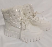 New | Women's Size 7 Winter Fashion Boots | White