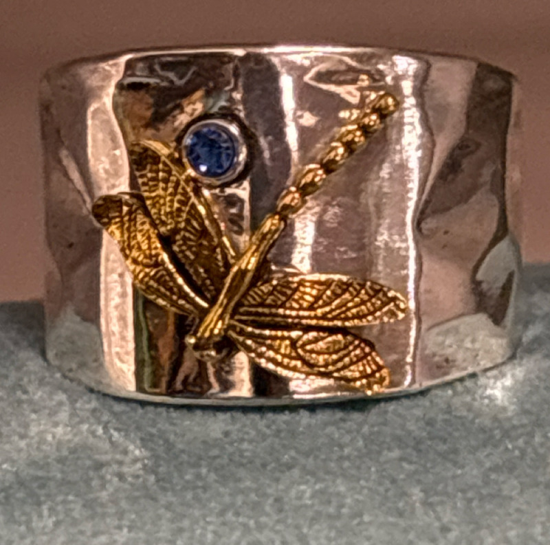 Wide Hammered Dragonfly Ring W / Blue Cubic Zirconia Size 10