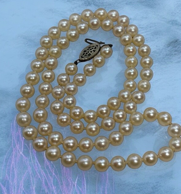 10K M White Gold Clasp Cultured Pearl Elegant Strand Knotted Necklace Classic