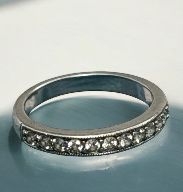 Designer JH Signed 925 Sterling Silver Set Clear Stones Band Ring Size 6.5