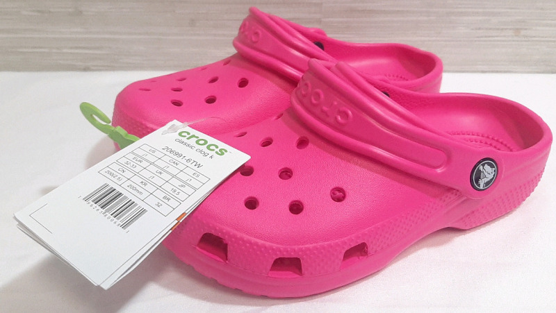 New Pair of Classic Clog K Crocs, Size j1