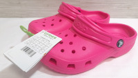 New Pair of Classic Clog K Crocs, Size j1