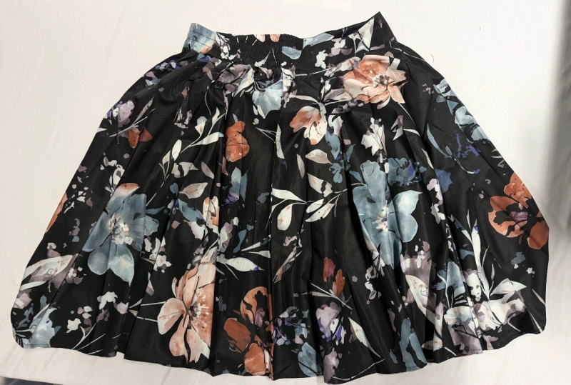 New XL Women's Floral Skirt.