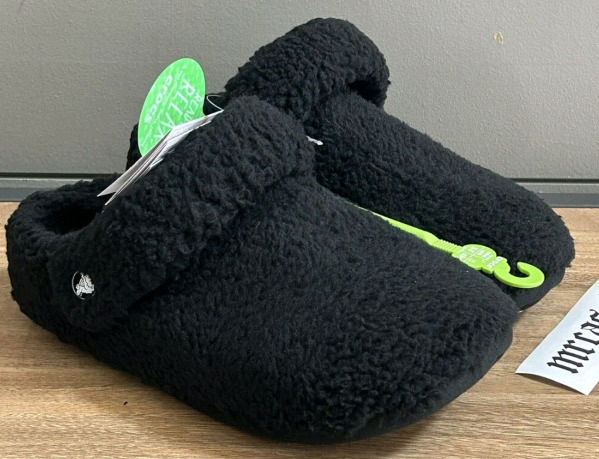 New | Size 7M/ 9W Crocs Classic Cozy Slipper