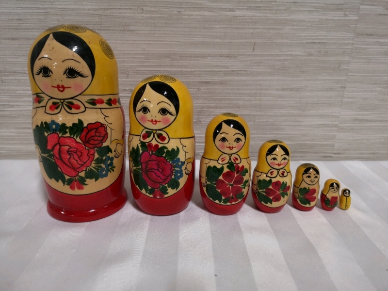 Nesting Matryoshka Doll Set