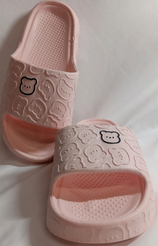 New | Women's Size 10 | Cute Pink Bear Slides