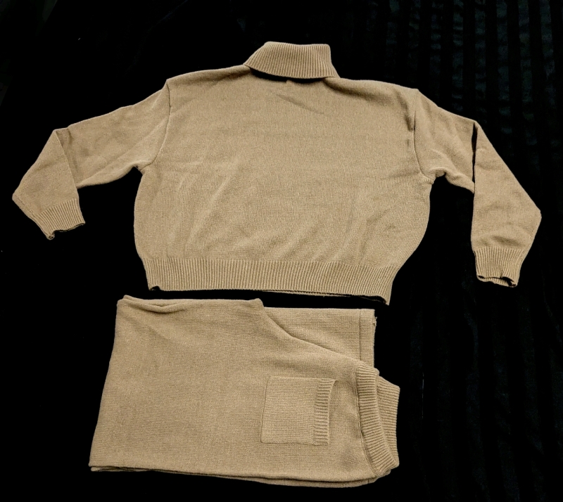 New Size Large Women's 2-Piece Knit Turtleneck Sweater & Elastic Wide Leg Bottoms w Front Pockets