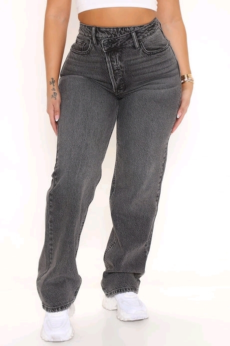 New - Sz. 7 Women's FashionNova The Crossover Straight Leg Jeans , Black