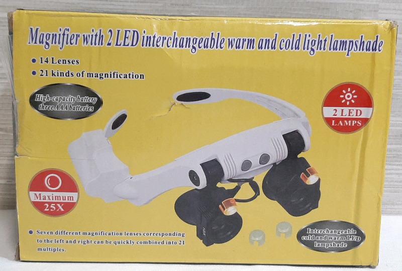 New Magnifier with 2 LED Interchangeable Warm and Cold Lampshades