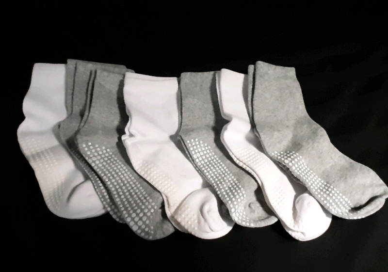 NEW 8 pair of NonSlip Socks