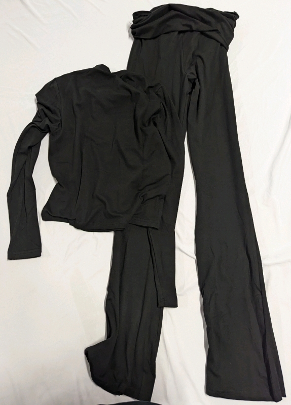 New Medium Women's Long Sleeve Shirt and Pant Set.