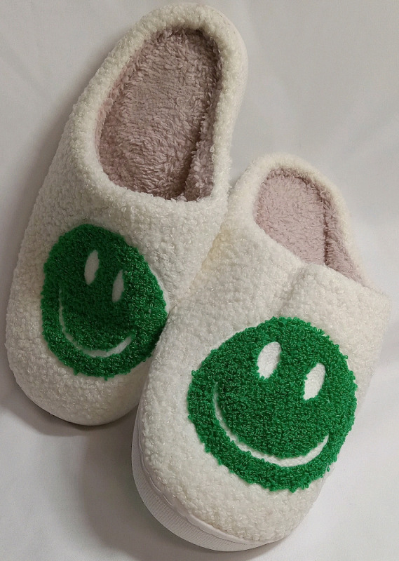 New | Size 42-43 Women's Nordic Peace Smiley Face Slippers