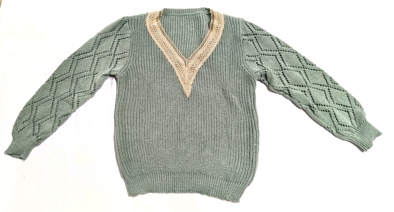 New Size Small Women's Lace Detail V-Neck Raglan Sleeve Knitted Sweater