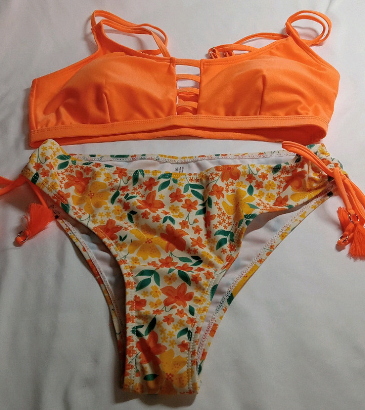 New | Size M Women's Floral Bikini Bathing Suit