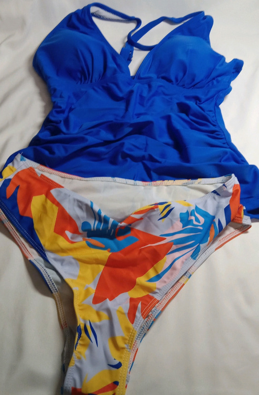 New | Size L Women's 2 Piece Bathing Suit