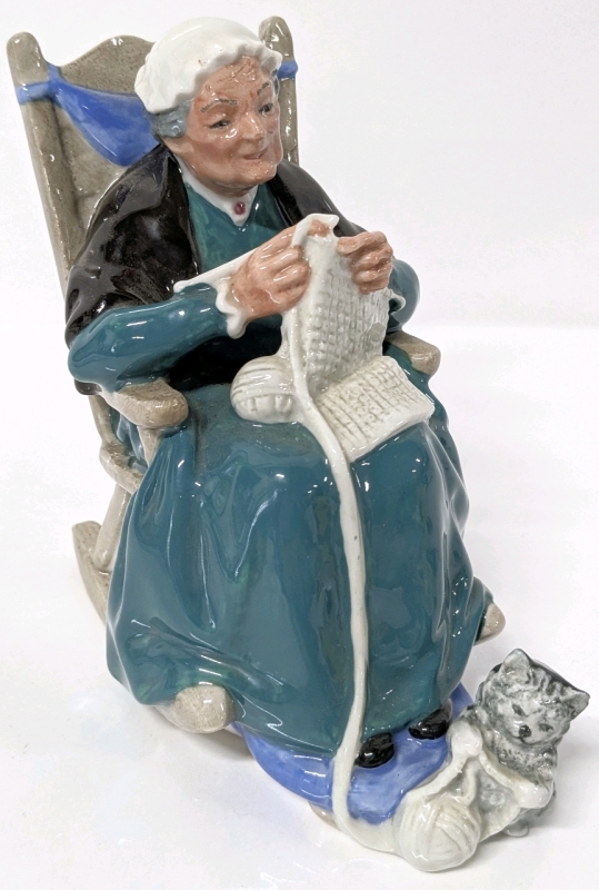 Vintage ROYAL DOULTON "Twilight" H.N. 2256 Porcelain Figure 4.5" Tall