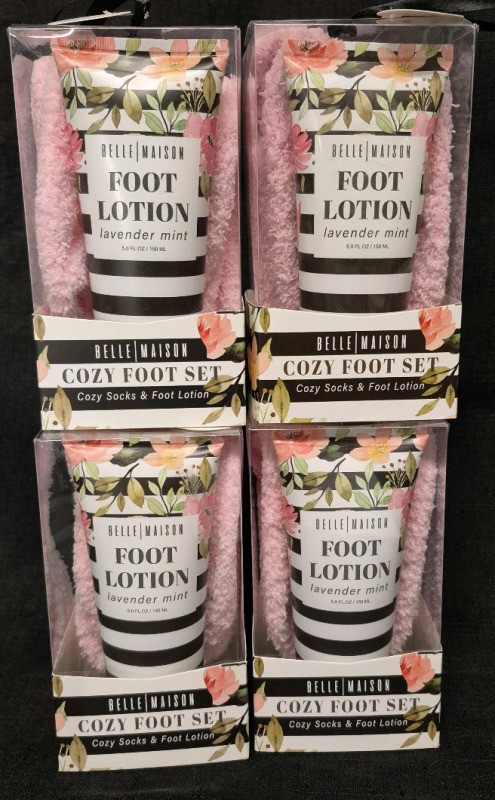 4 New Belle Maison Cozy Foot Set - Cozy Socks & Foot Lotion 150mL