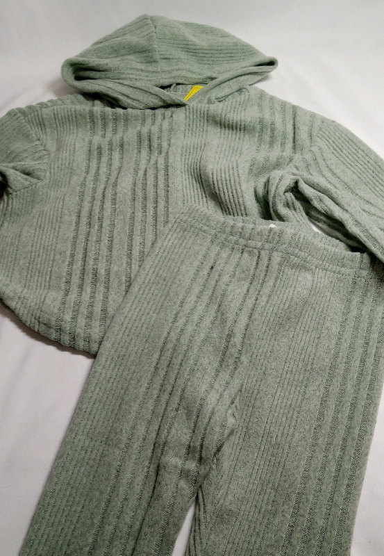 New | Size 9-12M Infants Sweater and Pants