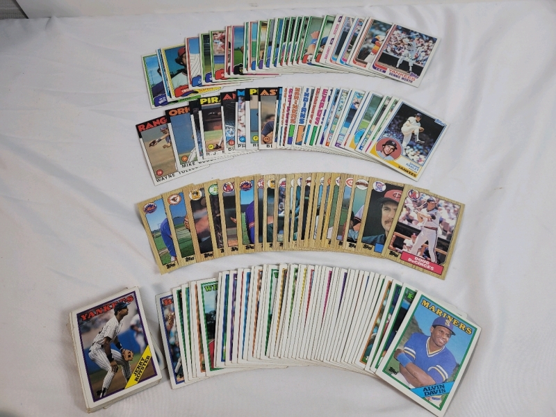 1981 - 1988 Topps MLB Baseball Trading Card Singles . 140+ Trading Cards