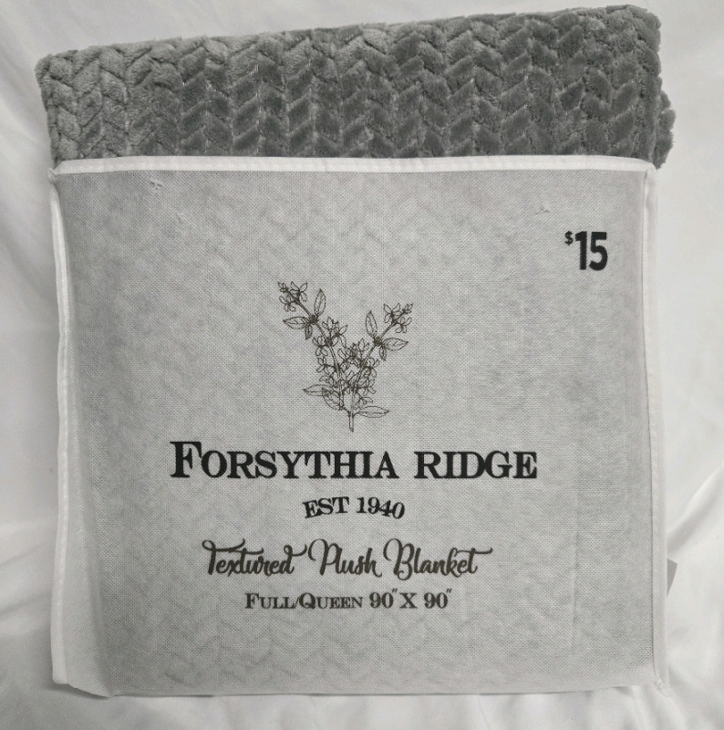 New | Forsythia Ridge Textured Plush Full/ Queen Size Blanket 90" x 90"