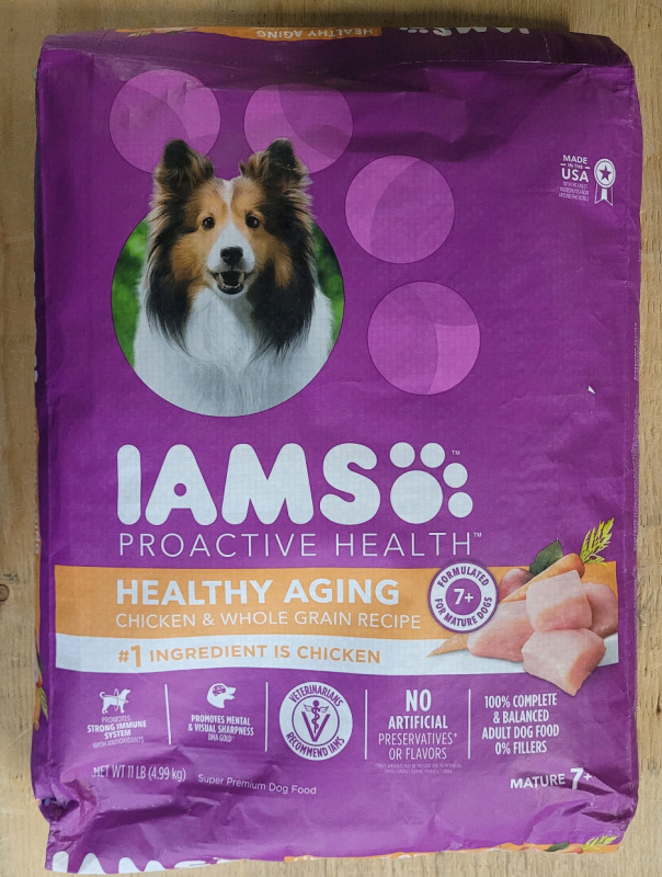 New - 11lb Bag IAMS Proactive Health Healthy Aging Dog Food , Chicken Flavor & Whole Grain Recipe . Best Before FEB 2 / 2025