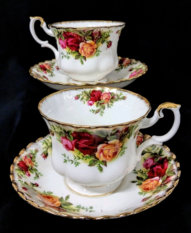2 ROYAL ALBERT Old Country Roses Tea Cups & Saucers