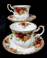 2 ROYAL ALBERT Old Country Roses Tea Cups & Saucers