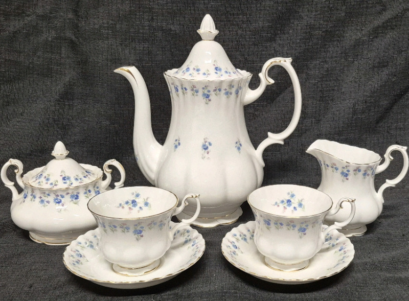 ROYAL ALBERT Memory Lane Pattern Tea Set - Teapot, Creamer & Sugar and 2 Cups and Saucers