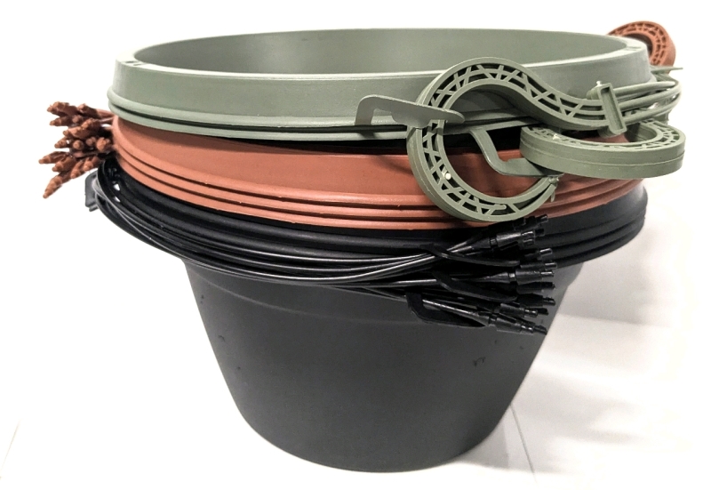 8 New 10.5" Plastic Hanging Baskets / Planter Pots in 3 Colours: Green, Terracotta & Black