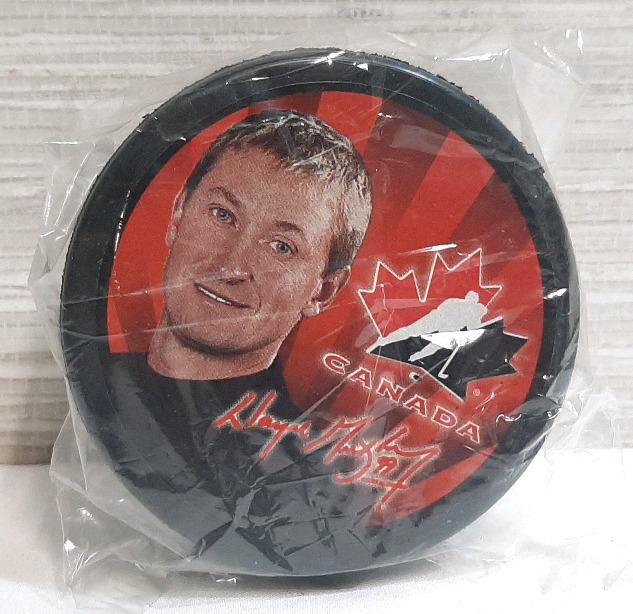 2002 Hockey Canada Wayne Gretzky McDonalds Tie-In Hockey Puck