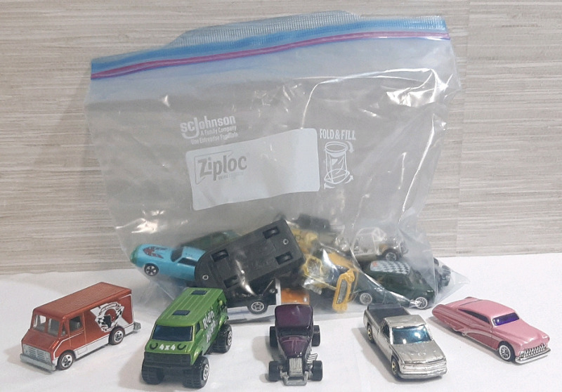Lot of 19 Various Different Miniature Toy Cars, From Hot Wheels, Matchbox & Corgi Junior
