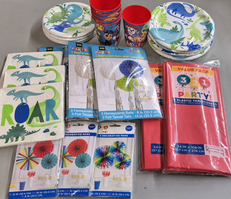 New Kid's Party Supplies Dinosaurs & 6 Paw Patrol Cups