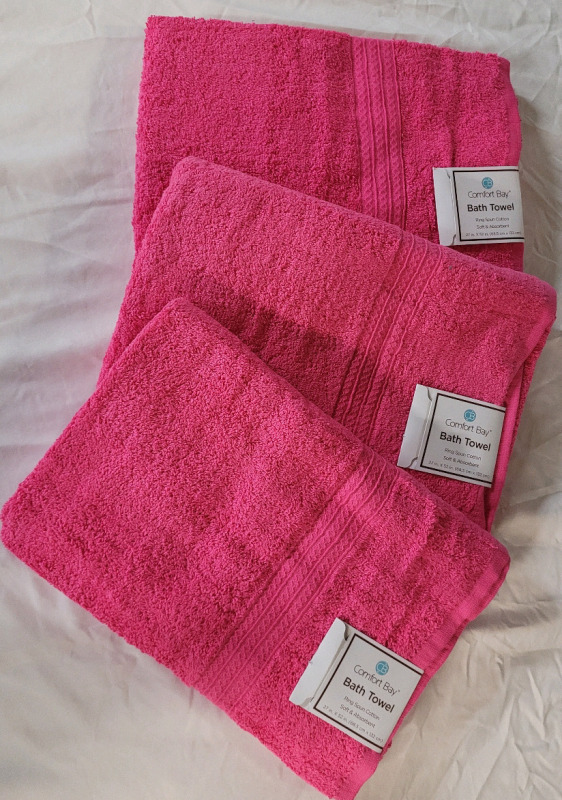 New - Three (3) Comfort Bay Pink Bath Towels , Ring Spun Cotton . Measures 27"&times;52" each