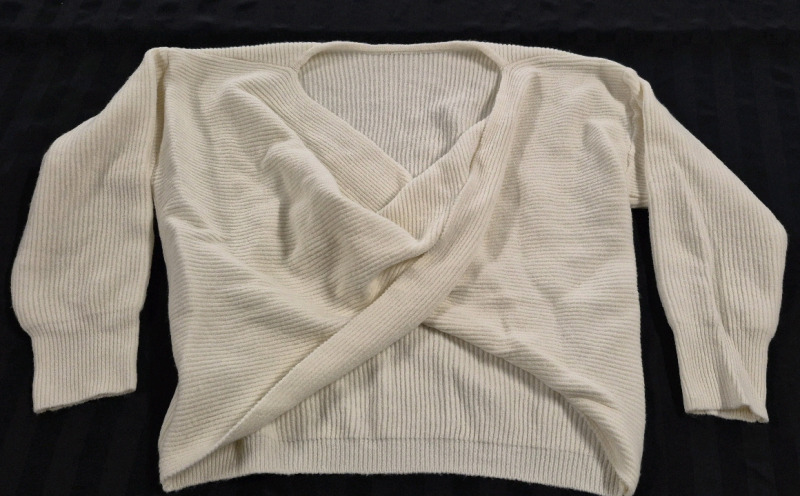 New sz 1XL Women's Sweater