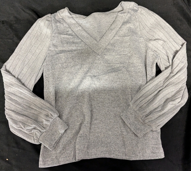 New Large Women's Long Sleeve Long Sleeved V-Neck Shirt.