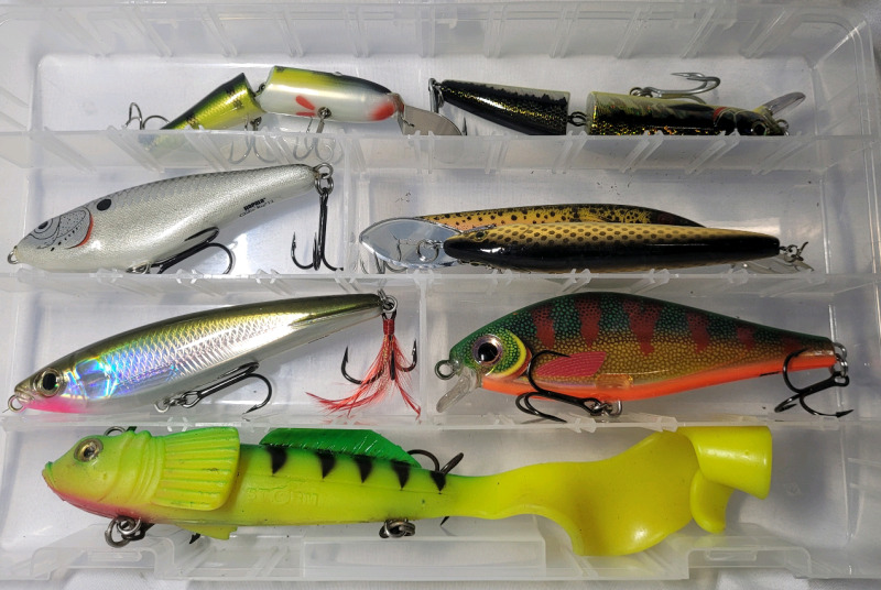 8 Muskie Fishing Lures & Case - Rapala , Creek Chub , Strike Pro , Storm - New