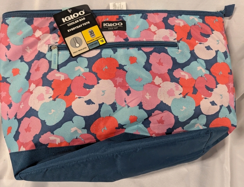 New Igloo Cooler Bag Every Day Tote. 30 Can Capacity.