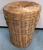 Wicker Laundry Basket with Lid and Handles.