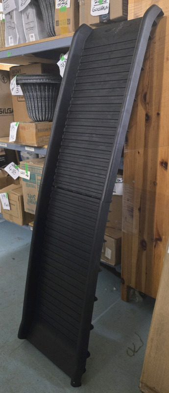 As New | Run.SE Pet Climbing Folding Ladder | Great for Cars & Trucks