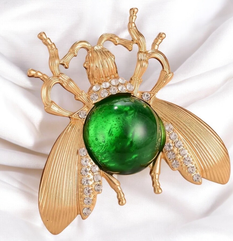 Vintage Elegant 18K Golden Plated Copper Insect Brooch Colourful Green Glass Stone<br/>Approximately 3 x 3 <br/>