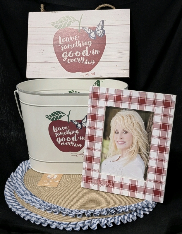 New DOLLY PARTON | 11.6" Metal Apple Bucket, 11.5" Washed Apple Wood Sign, Red Flannel Picture Frame for 5x7 Photos, 3x 15" Round Placemats