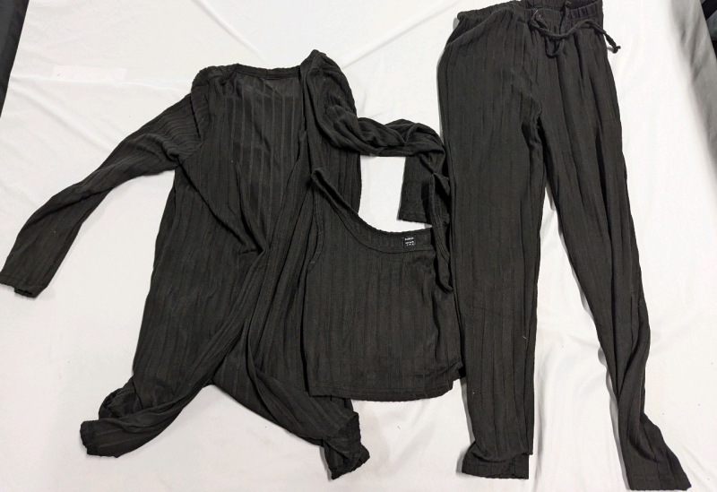 New Small Women's 3 Piece Set. Shawl, Crop Top and Pants.