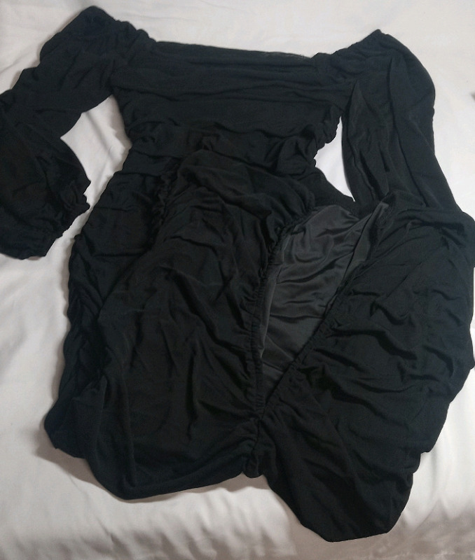 New | Size M Women's Long Sleeve Dress w/ Back Slit