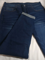 New | Size 2XL Women's Cuffed Jeans