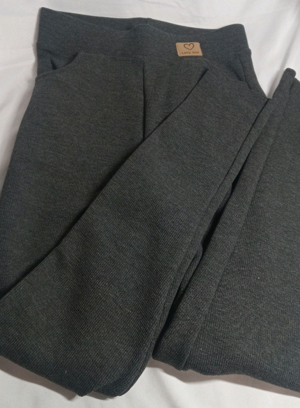 New | Size M Women's "Love you" Leggings