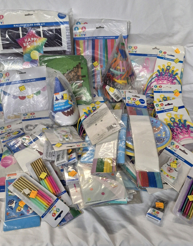 New Large Party Decorations Lot - Balloon Kits, Streamers, Hats, Candles, Loot Bags ++++