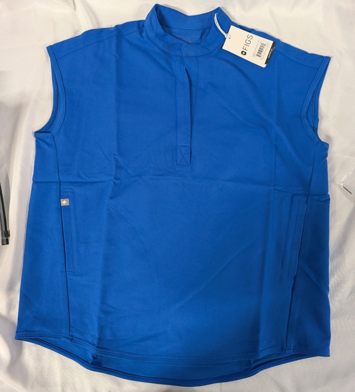 New XS Women's Figs Rafaela Three Pocket Script Top.