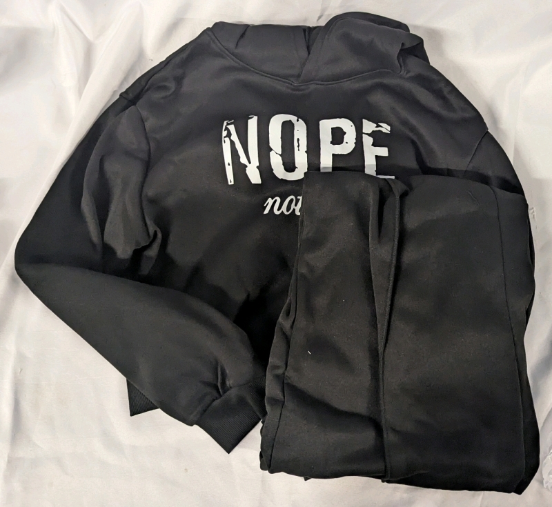 New Size XL Women's Matching Hoodie & Sweatpants.