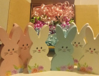 18 New | Easter Decorations | 12 Present Bows & 6 Wooden Bunny Statues